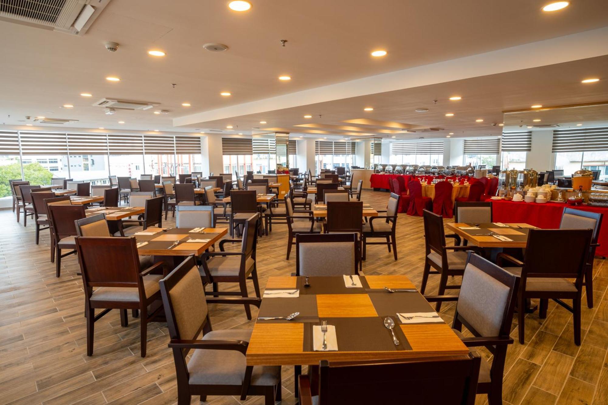 City Rise Hotel Miri Extérieur photo